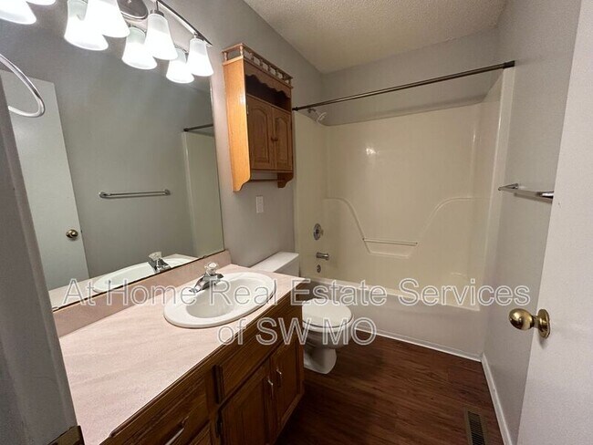 Building Photo - 4146 S Parkcrest Ave