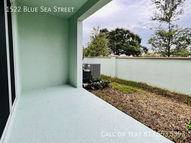 Building Photo - 1522 Blue Sea St