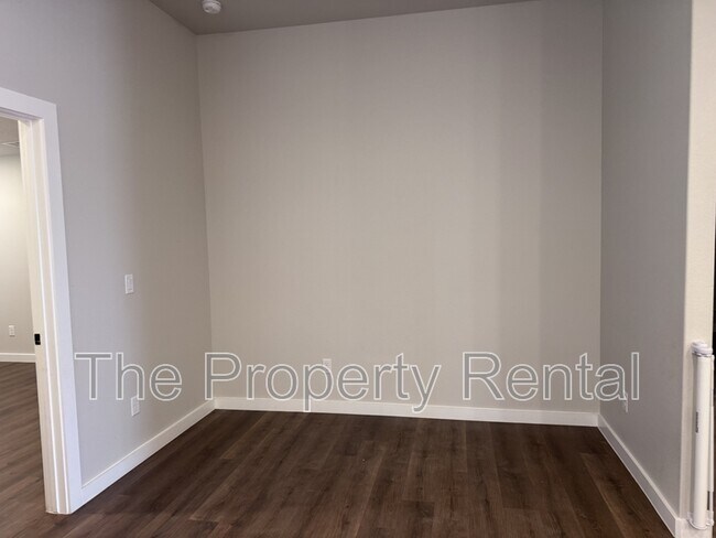 Building Photo - 520 Thicket Dr