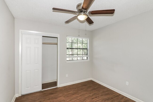 Building Photo - 18711 Droitwich Dr