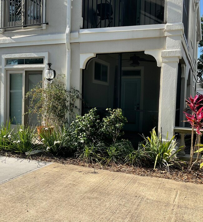 Building Photo - 335 Ahern St