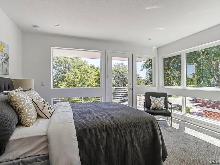 Building Photo - 1927 Grove St