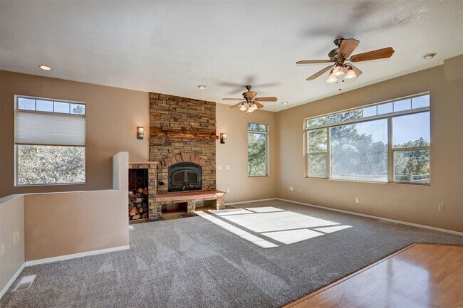 Building Photo - Beautiful home in the Mountain Club!