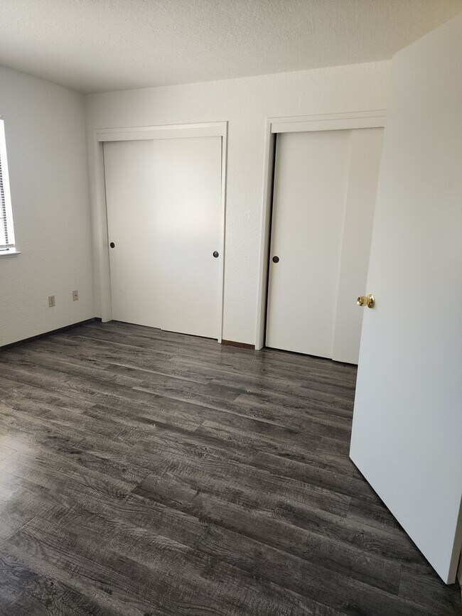 Building Photo - 1313 Claus Rd