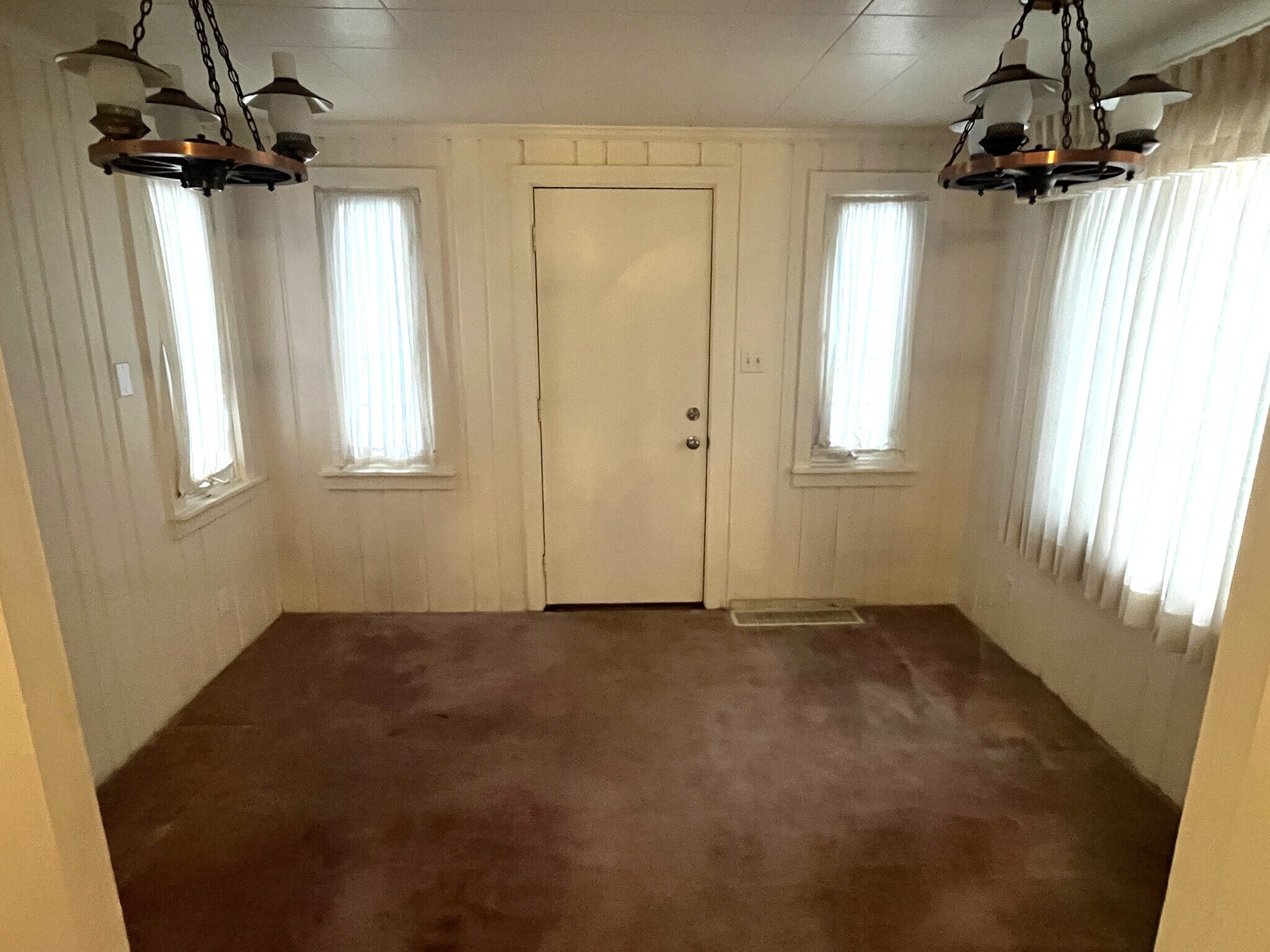 Building Photo - 935 Marshall Dr