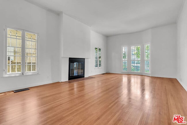 Building Photo - 118 N Harper Ave