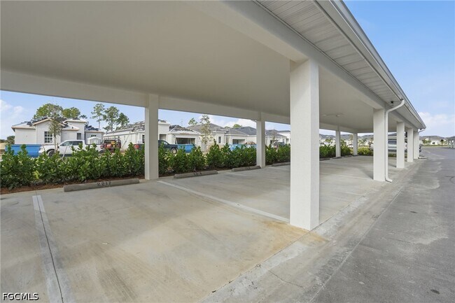 Building Photo - 15375 Grn Acrs Ave