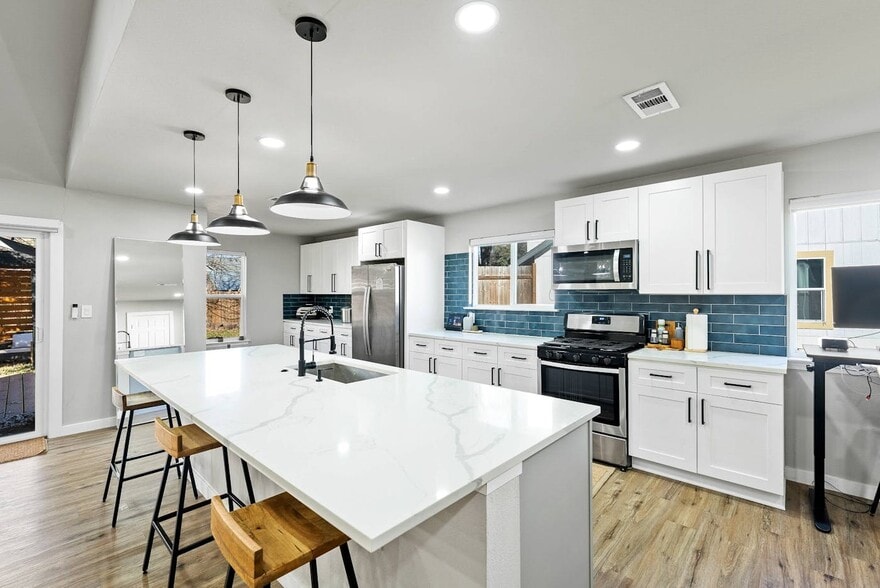 Building Photo - 9910 Woodshire Dr