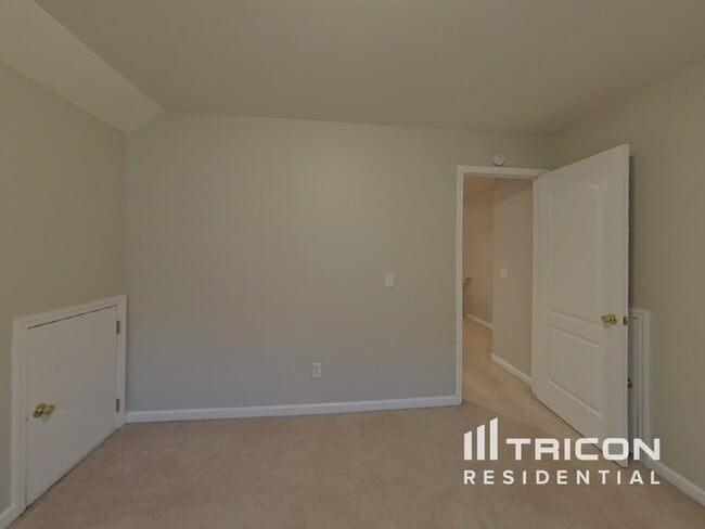 Building Photo - 5371 Lakerock Dr SW