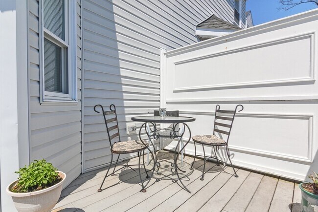 Building Photo - 109 Salem St