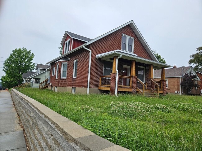Building Photo - Charming 4BR/2.5BA Home in Historic Washington, MO - Walk to the Riverfront!