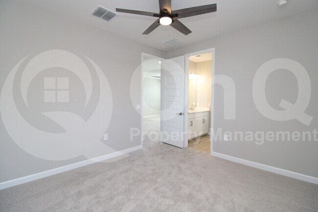 Building Photo - 5976 E Quail Ave