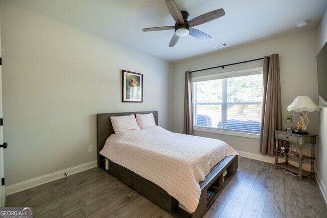 Building Photo - 2539 Tomoka Dr