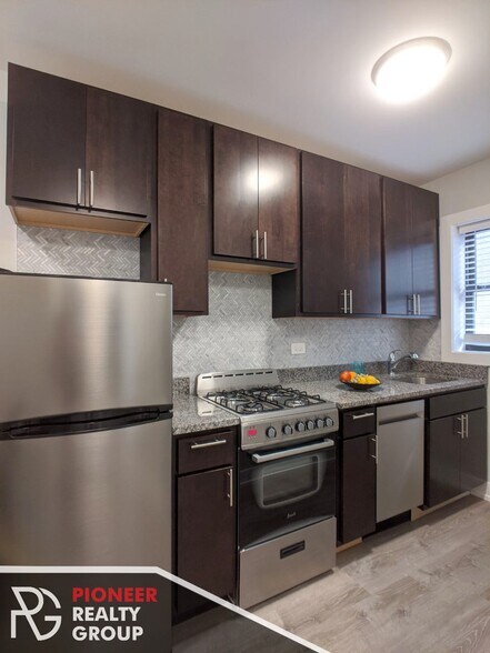 Building Photo - 437 W Belden Ave