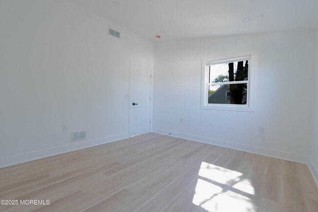 Building Photo - 537 Prospect Ave