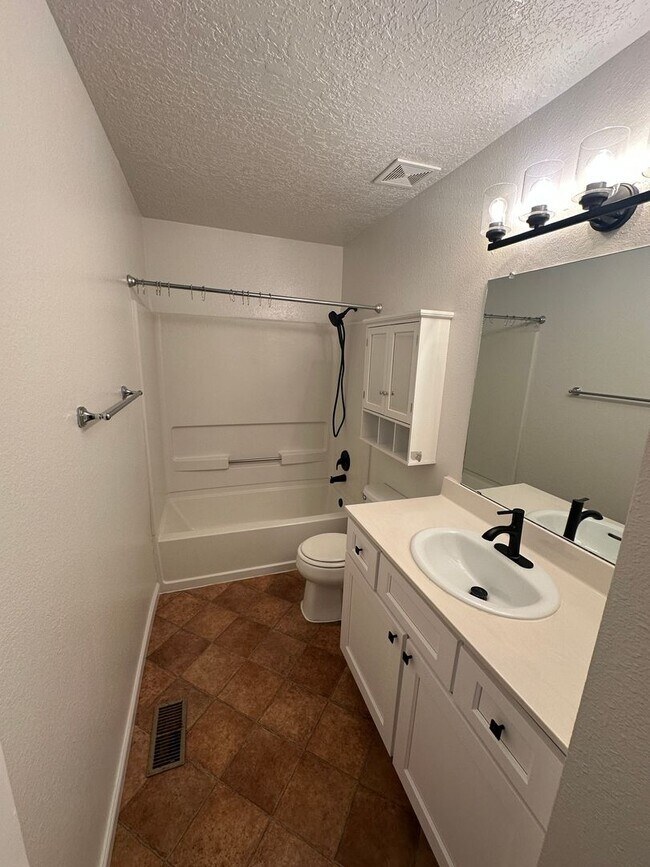 Building Photo - 8104 Rancho Paraiso NW