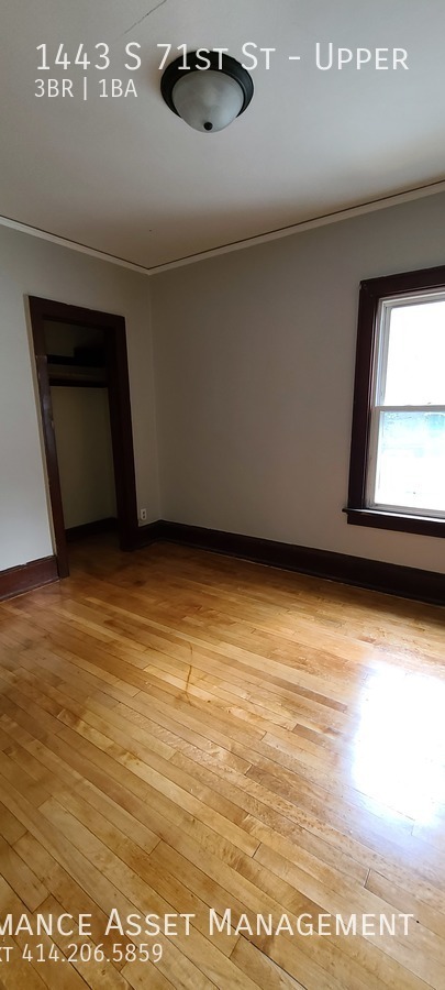 Building Photo - Cozy 3BR unit in West Allis