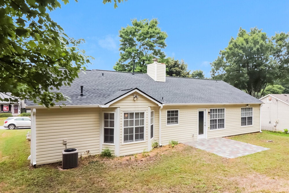Building Photo - 4961 Hampstead Ln
