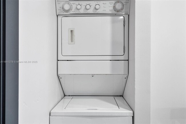 Building Photo - 102 NE 71st St
