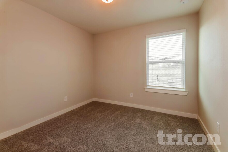 Building Photo - 2549 Dulaney Dr