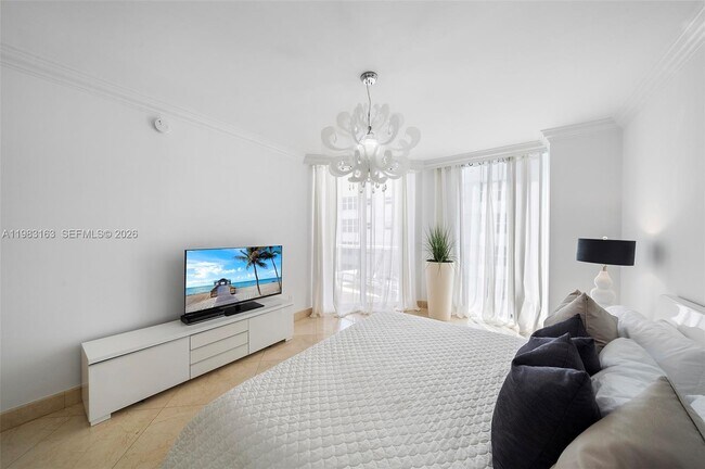 Building Photo - 4775 Collins Ave