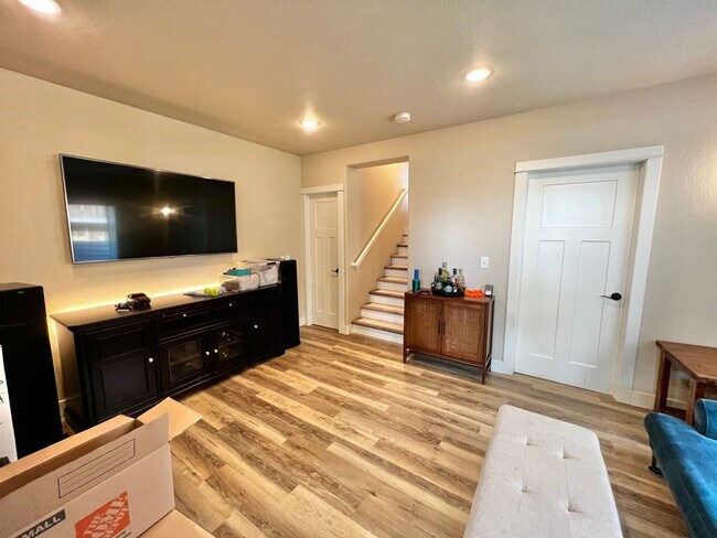 Building Photo - Beautiful 5 Bed House in North Fort Collins!