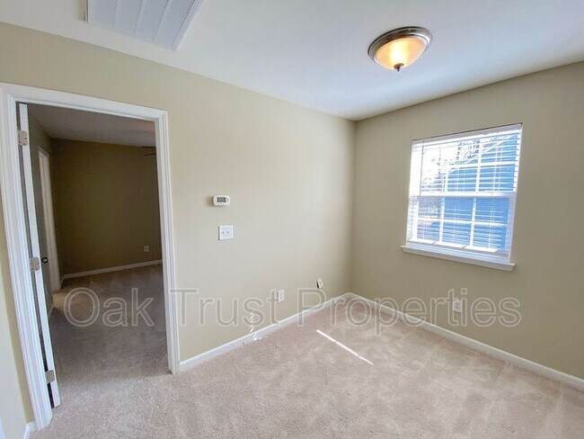 Building Photo - 8968 N Red Maple Cir