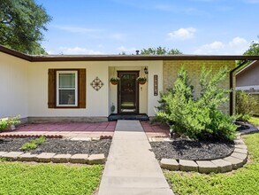 Building Photo - 1114 Churing Dr