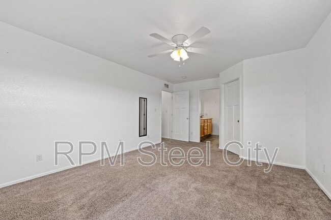 Building Photo - 868 E Sandusky Dr