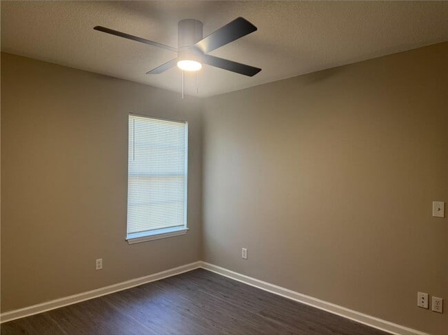 Building Photo - 106 Windridge Dr