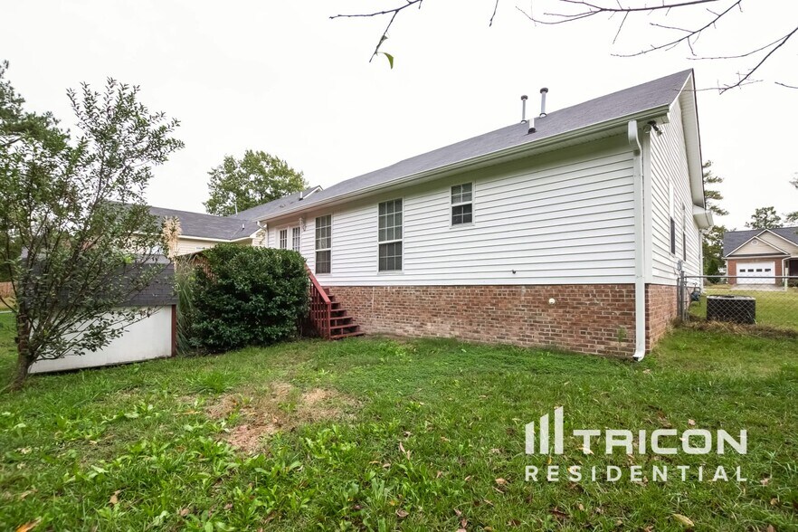 Building Photo - 121 Green Rose Rd