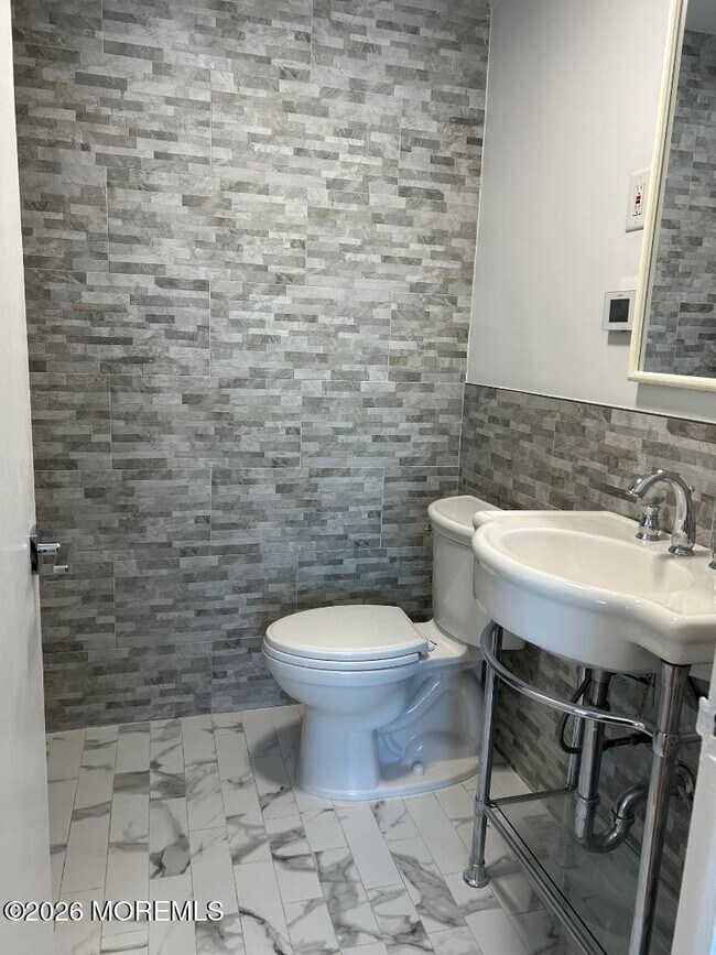 Building Photo - 122 Bodman Pl