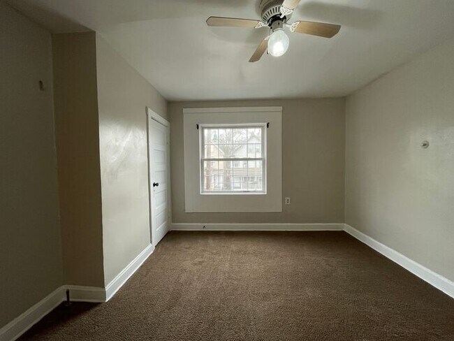 Building Photo - Inviting 2-Bedroom Apartment with Ideal Am...