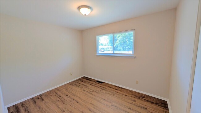 Building Photo - 3356 Clemens Dr