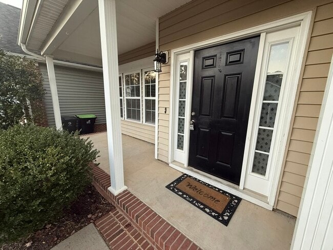 Building Photo - HUGE 5 Bedroom 3 Stroy Home with Fenced in...