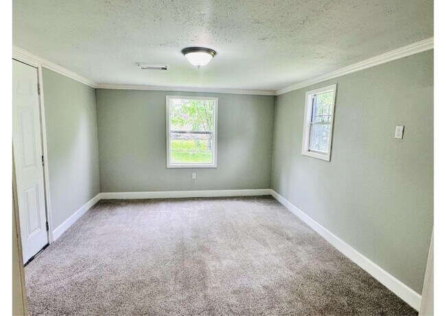 Building Photo - 4914 Kelso St