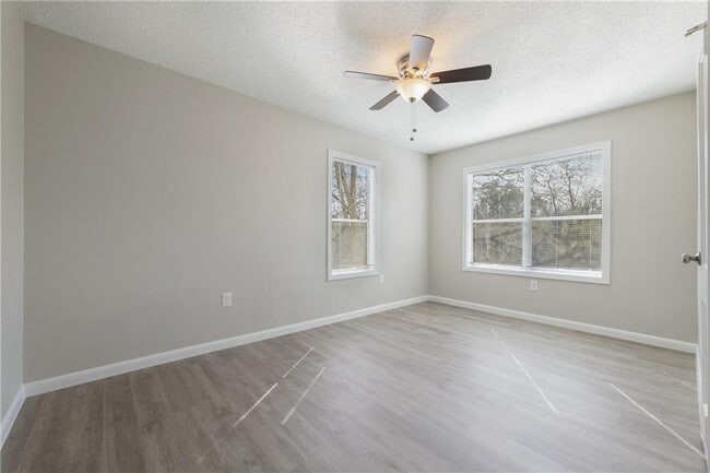 Building Photo - 4806 Pecan Springs Rd