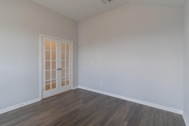 Building Photo - 1411 Elbe St