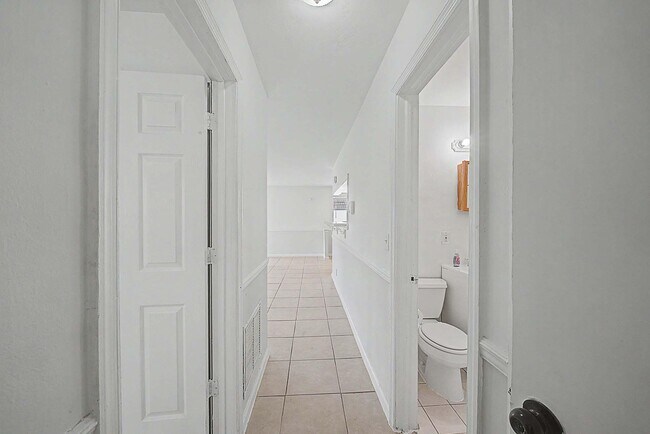 Building Photo - 301 SE 21st Ave