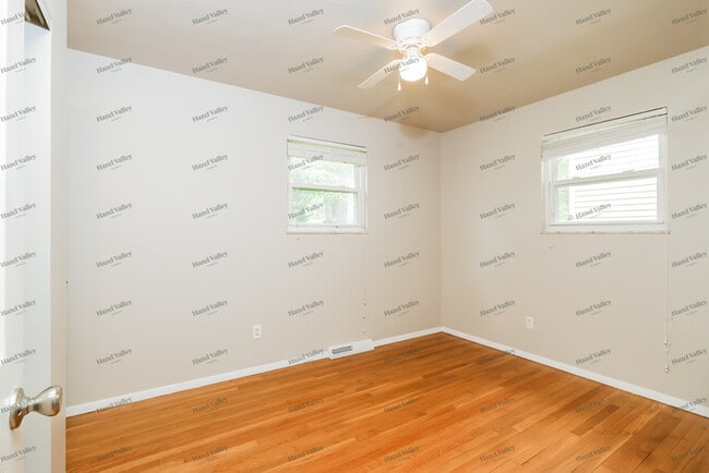 Building Photo - 1825 Violet Dr