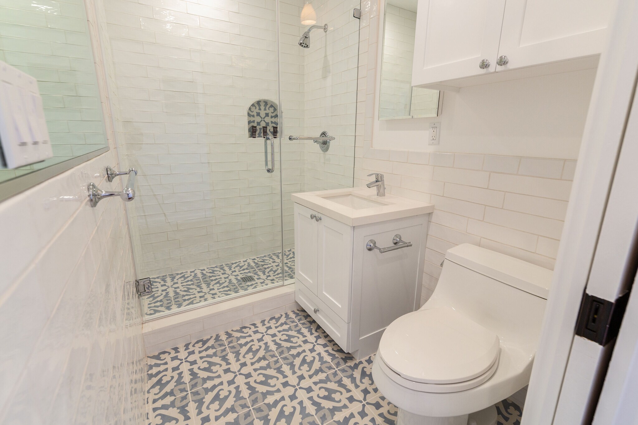 Building Photo - 915 Manhattan Ave