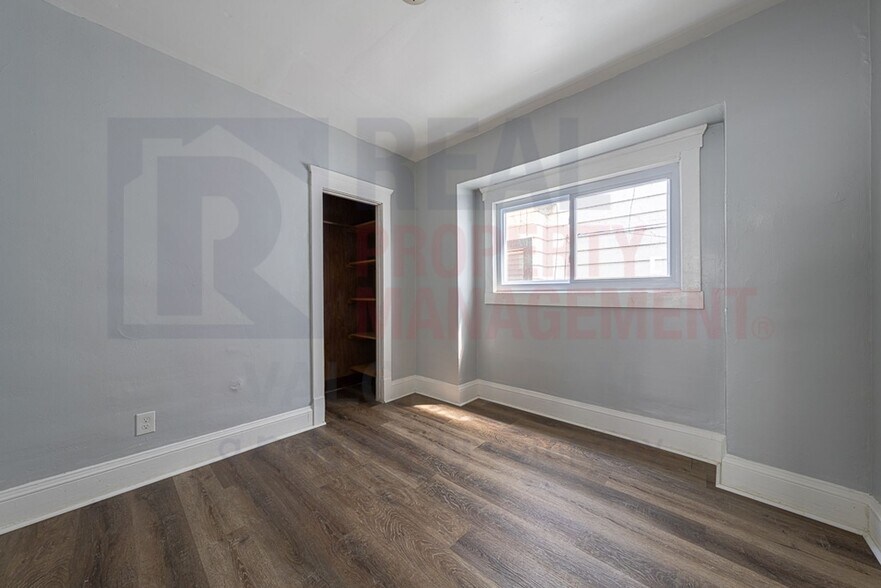 Building Photo - 2040 W 103rd St