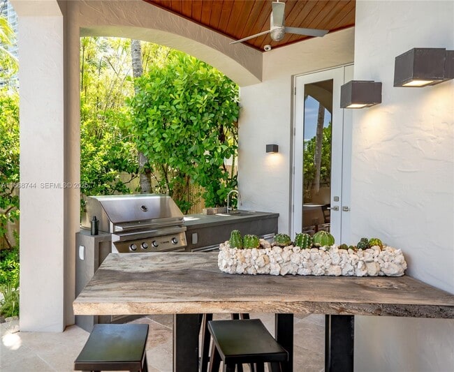 Building Photo - 3916 Island Estates Dr