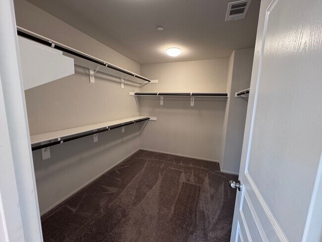 Building Photo - Large Newer Home - 4 Bedroom / 3 1/2 Bath