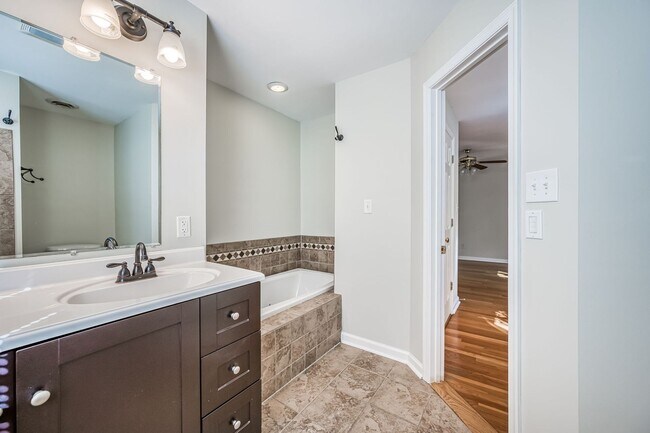 Building Photo - Generously Sized Midlothian Home Move In R...