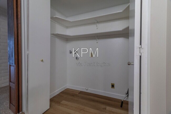 Building Photo - 6829 Mill Springs Ct