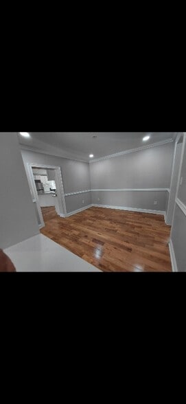 Building Photo - 134 River Rd