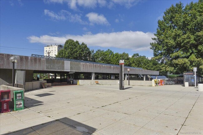 Building Photo - 10513 Weymouth St