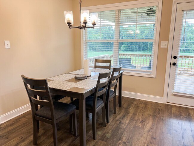Building Photo - Move-In Specials Available! Beautiful Sing...