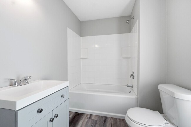 Building Photo - Newly Renovated 2 Bedroom Single Family Home
